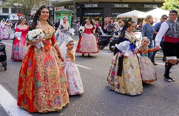 Праздник огня Fallas Психологические путешествия